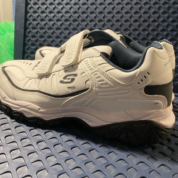 Men’s sketchers - Picture 2 of 4